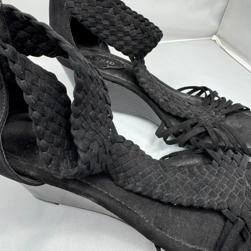 Torrid Braided T-Strap Wedge Sandals Womens 12W Black Faux Suede Boho 11401924